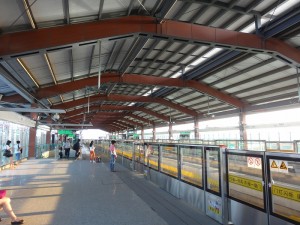 周浦東駅ホーム