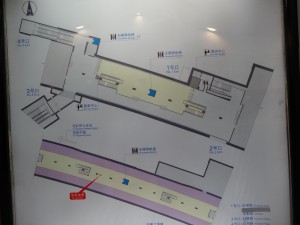 伊犁路駅構内図