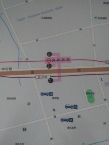 霊岩南路駅周辺図（出入り口）