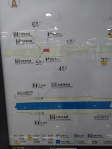 曲陽路駅構内図
