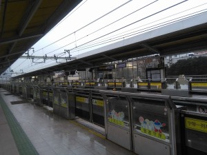 石龍路駅ホーム
