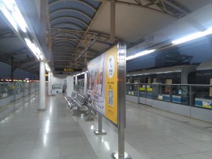 江月路駅ホーム