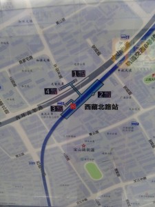西蔵北路駅周辺図（出入り口）