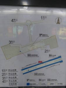西蔵北路駅構内図