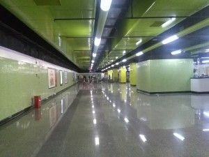 三門路駅コンコース