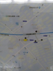 鞍山新村駅周辺図（出入り口）