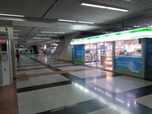 赤峰路駅コンコース