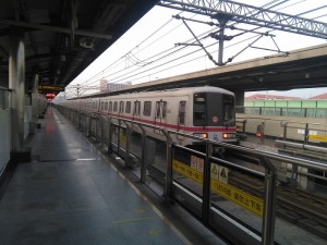 呼蘭路駅ホーム