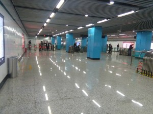 寧国路駅コンコース