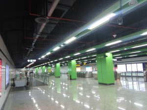 東陸路駅コンコース