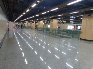金京路駅コンコース