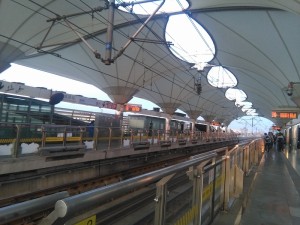 港城路駅ホーム