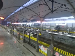 外高橋保税区南駅ホーム