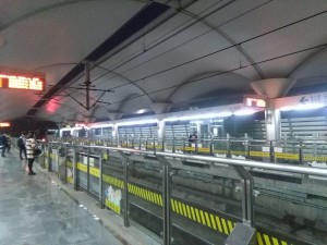 洲海路駅ホーム