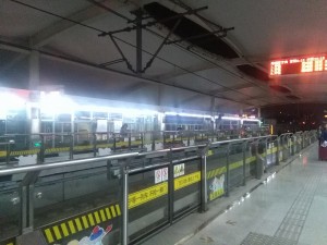 五蓮路駅ホーム
