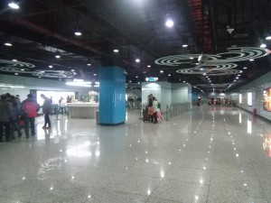 酔白池駅コンコース