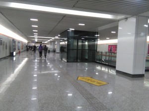 潘広路駅コンコース