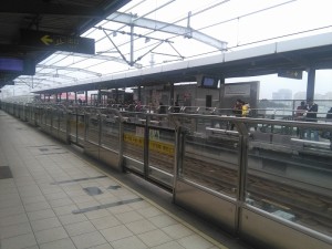 華寧路駅ホーム