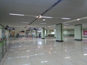 創新中路駅コンコース