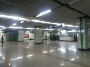 華夏東路駅コンコース
