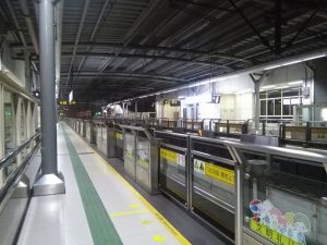 淞発路駅ホーム