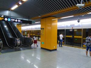 曲阜路駅ホーム