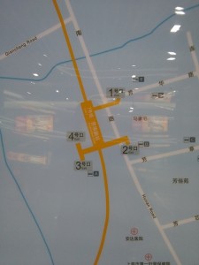 芳華路駅周辺図（出入り口）