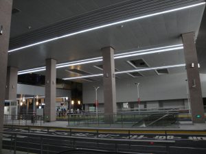 静安公交枢紐站（公共路線バスターミナル）