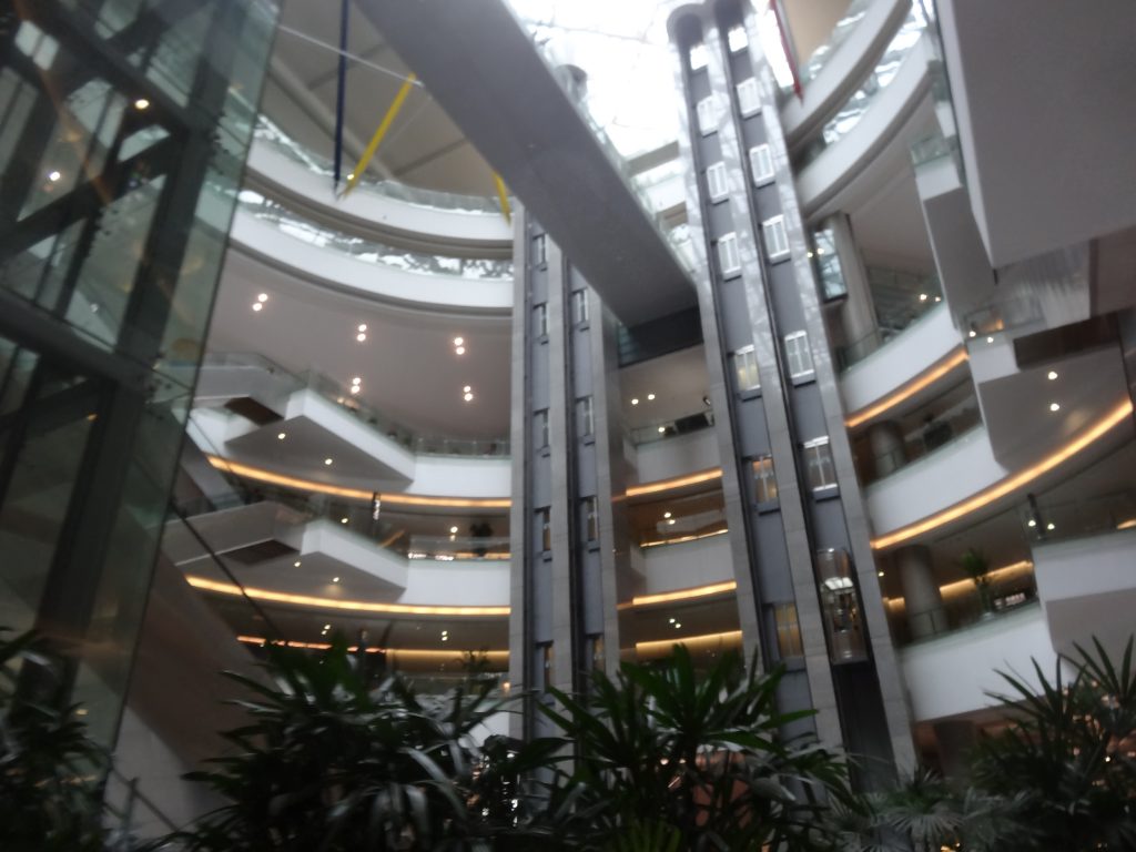 虹橋枢紐東交通中心