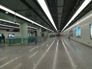 民雷路駅コンコース