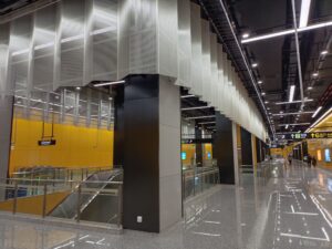 婁山関路駅コンコース