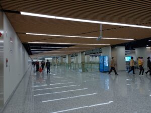 長風公園駅コンコース