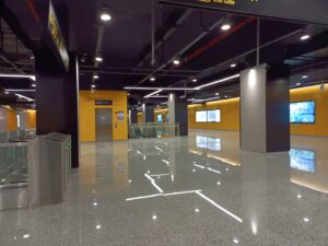 銅川路駅コンコース