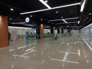 祁安路駅コンコース