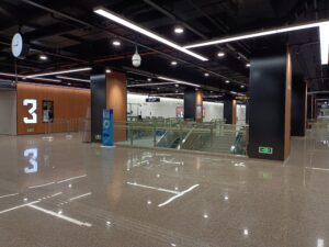 豊翔路駅コンコース