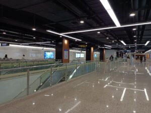 錦秋路駅コンコース