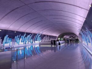 呉中路駅コンコース