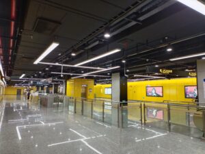 羅秀路駅コンコース