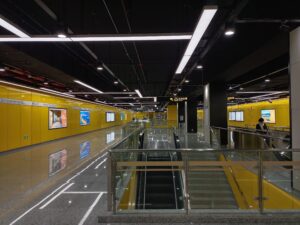 朱梅路駅コンコース