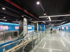 虹梅南路駅コンコース