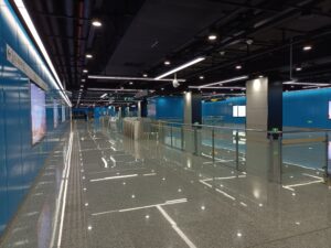 元江路駅コンコース