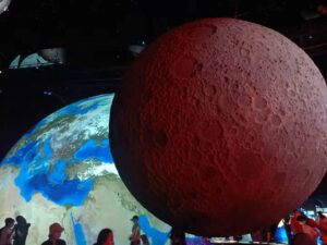 月の模型(上海天文館)